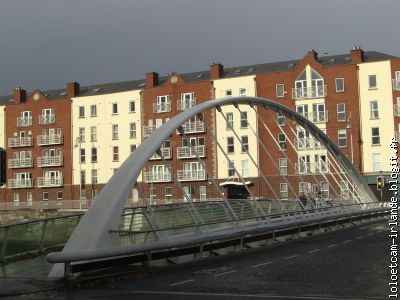 Pont traversant la Liffey (fleuve de Dublin)